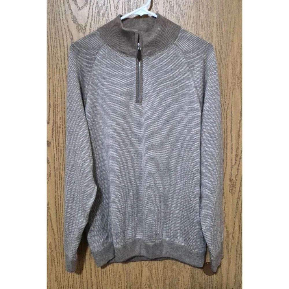 Tahari Men's Long Sleeve Beige & White Pattern Zip Pullover Knit Sweater Size L